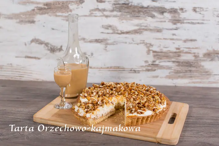 Tarta orzechowo-kajmakowa z karmelizowanymi orzechami