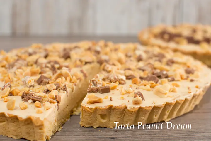 Tarta Peanut Dream z orzeszkami ziemnymi i kawałkami czekolady
